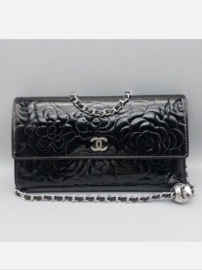 🖤CHANEL Black Camellia Patent Leather  Clutch/Wallet🖤
